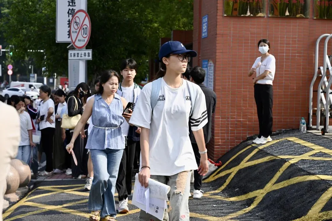 宜春少年,必胜!直击中考首日��-第9张图片-四季读书网