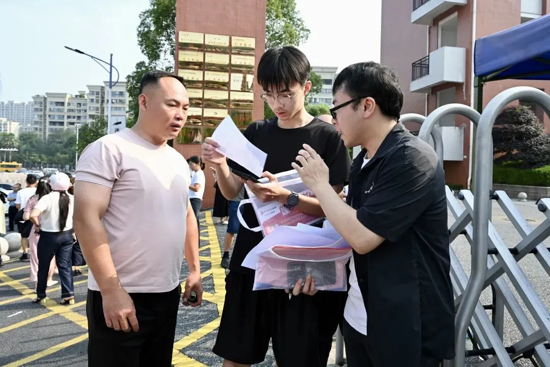 宜春少年,必胜!直击中考首日��-第13张图片-四季读书网