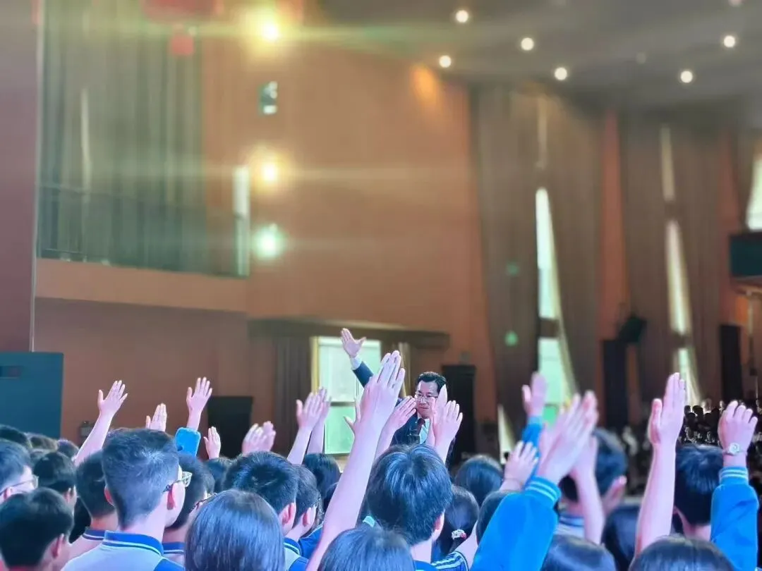 中考在即,这场演讲会,为思南县思中初级中学九年级学子注入“心”力量!-第10张图片-四季读书网 中考在即,这场演讲会,为思南县思中初级中学九年级学子注入“心”力量!-第10张图片-四季读书网