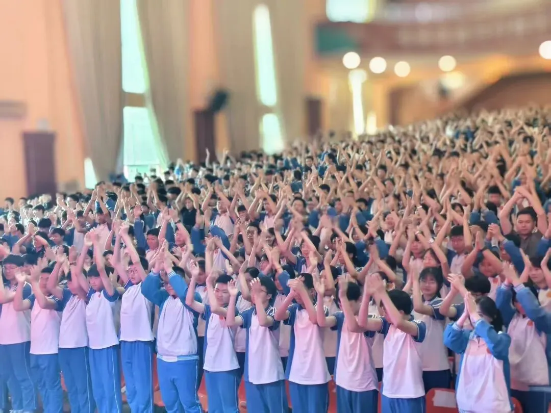 中考在即,这场演讲会,为思南县思中初级中学九年级学子注入“心”力量!-第19张图片-四季读书网 中考在即,这场演讲会,为思南县思中初级中学九年级学子注入“心”力量!-第19张图片-四季读书网
