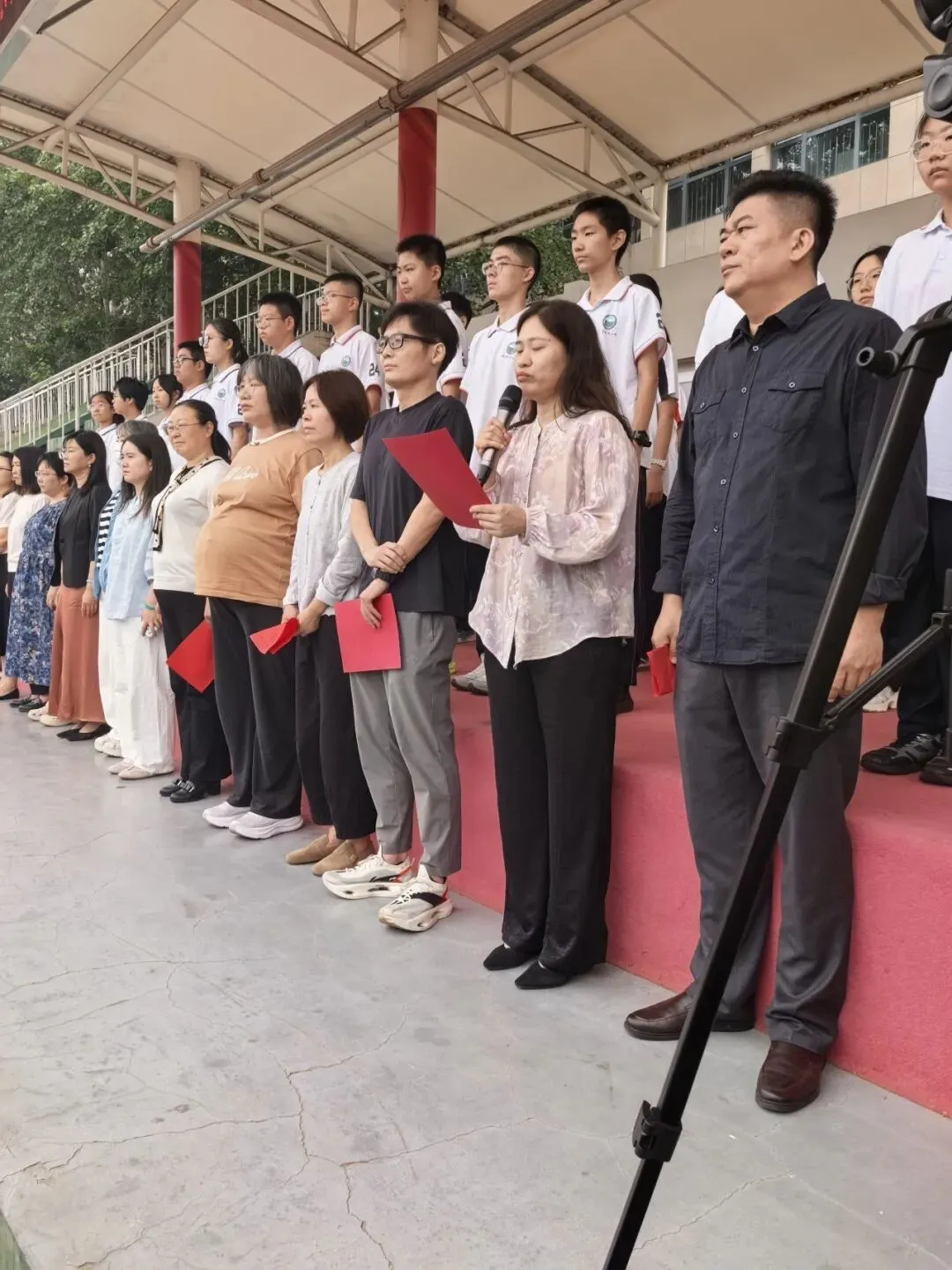 跃马扬鞭迎中考 凝心聚力送祝福——大兴二中开展2026届中考助力主题升旗仪式-第11张图片-四季读书网 跃马扬鞭迎中考 凝心聚力送祝福——大兴二中开展2026届中考助力主题升旗仪式-第11张图片-四季读书网