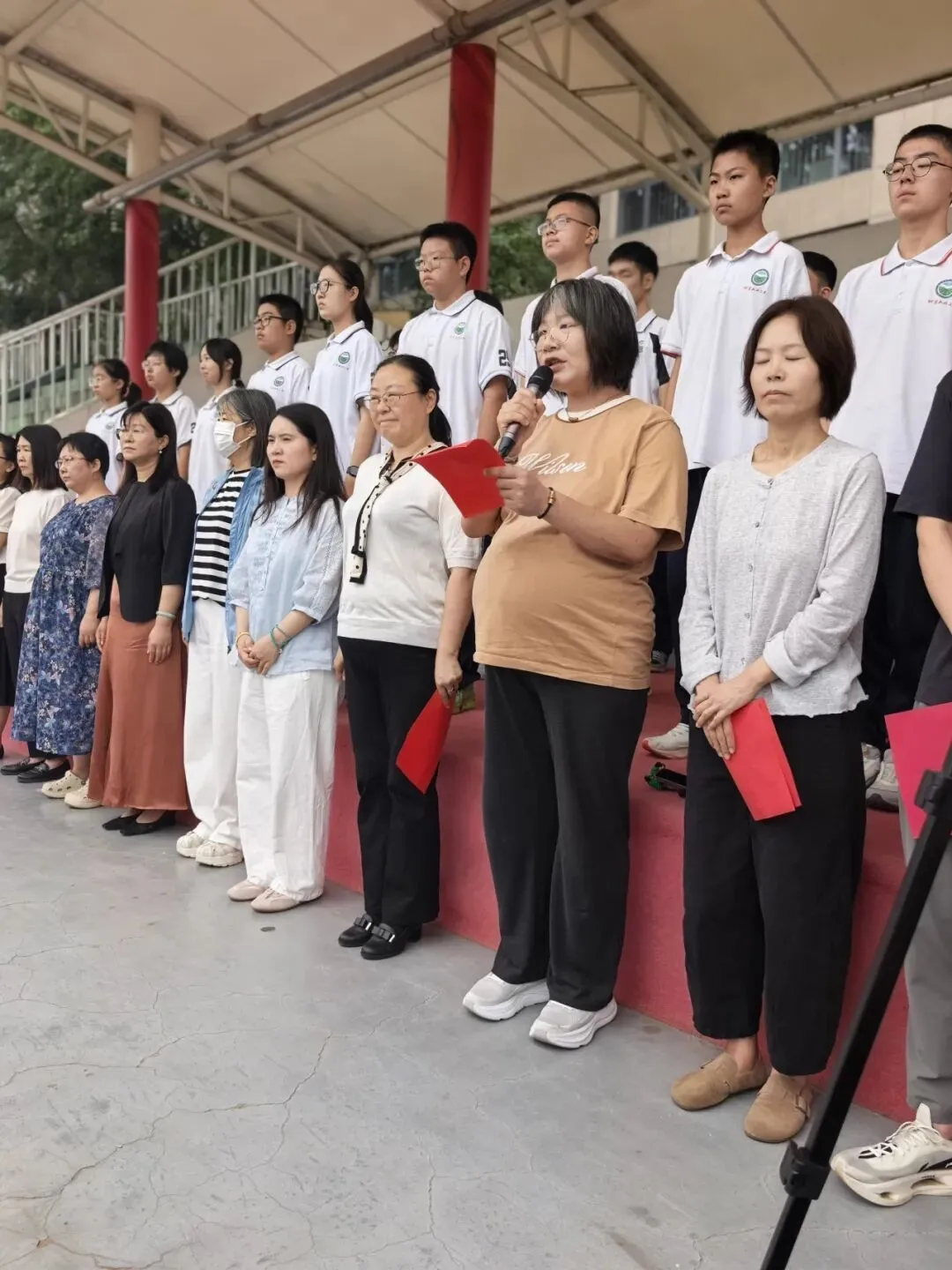 跃马扬鞭迎中考 凝心聚力送祝福——大兴二中开展2026届中考助力主题升旗仪式-第14张图片-四季读书网 跃马扬鞭迎中考 凝心聚力送祝福——大兴二中开展2026届中考助力主题升旗仪式-第14张图片-四季读书网