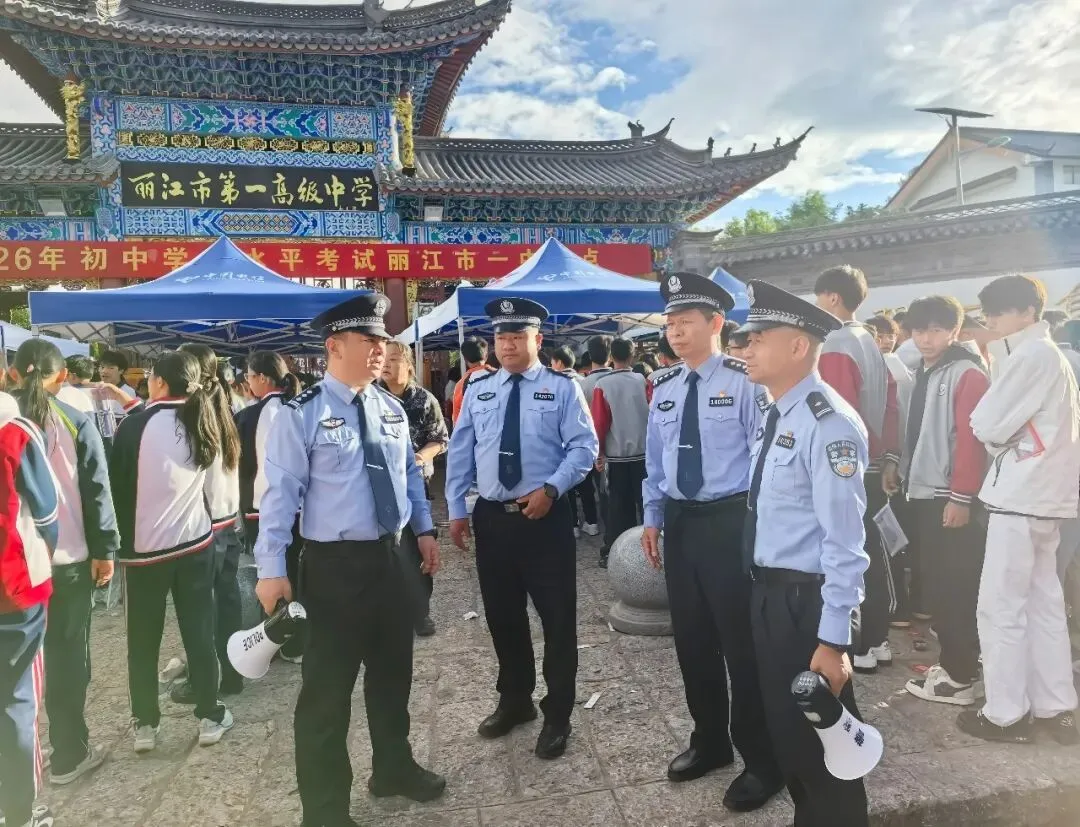 【政法动态】“警”随中考,护航依旧-第3张图片-四季读书网 【政法动态】“警”随中考,护航依旧-第3张图片-四季读书网