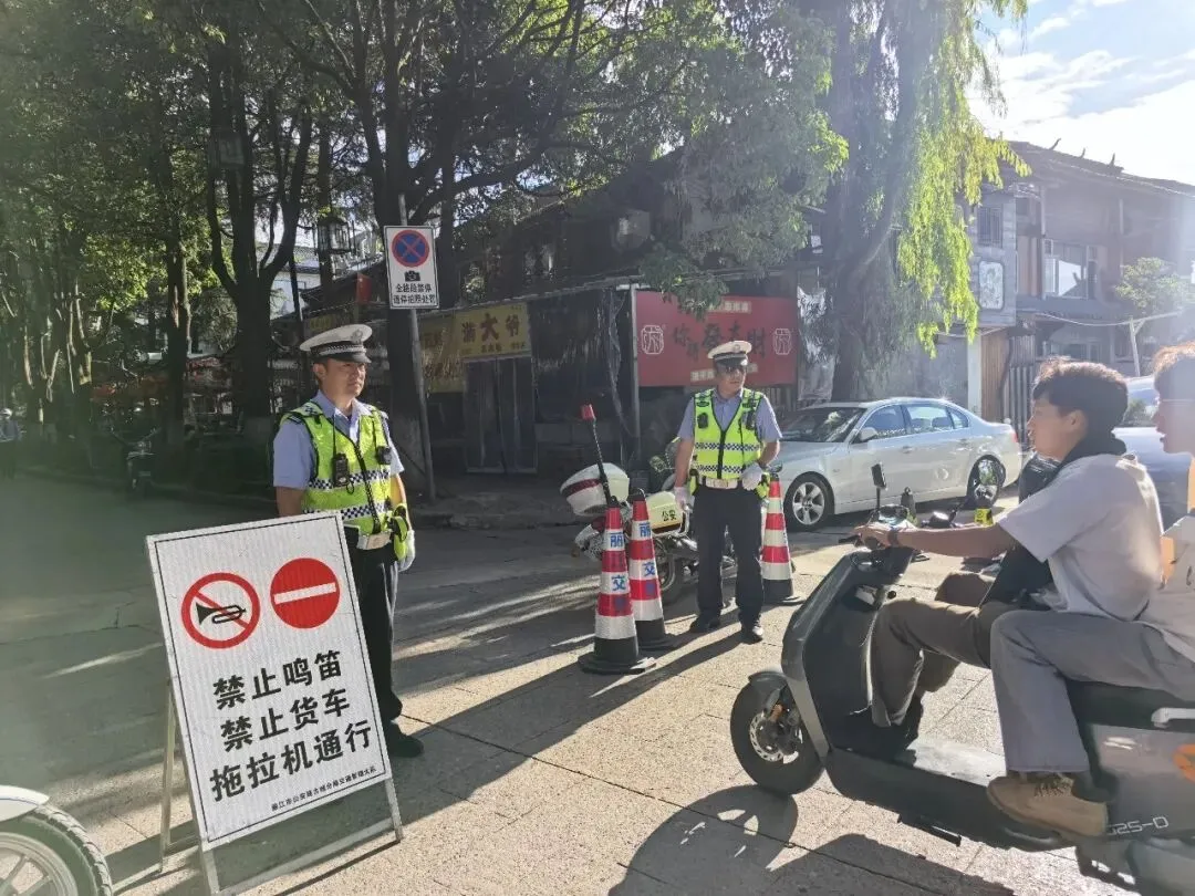 【政法动态】“警”随中考,护航依旧-第9张图片-四季读书网 【政法动态】“警”随中考,护航依旧-第9张图片-四季读书网
