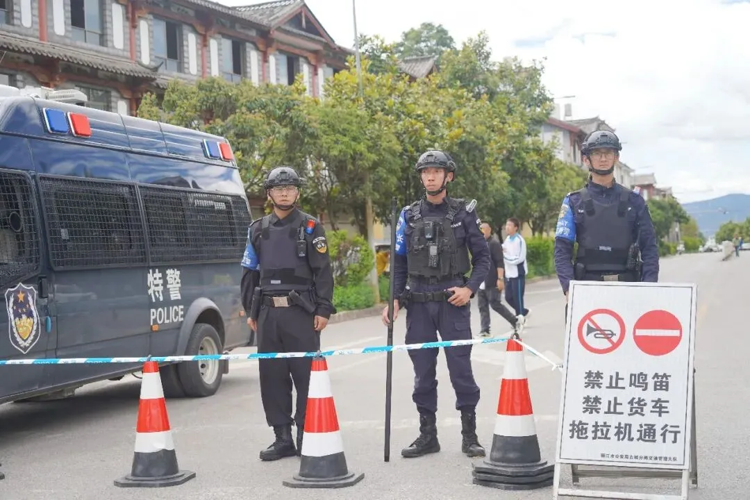 【政法动态】“警”随中考,护航依旧-第13张图片-四季读书网 【政法动态】“警”随中考,护航依旧-第13张图片-四季读书网