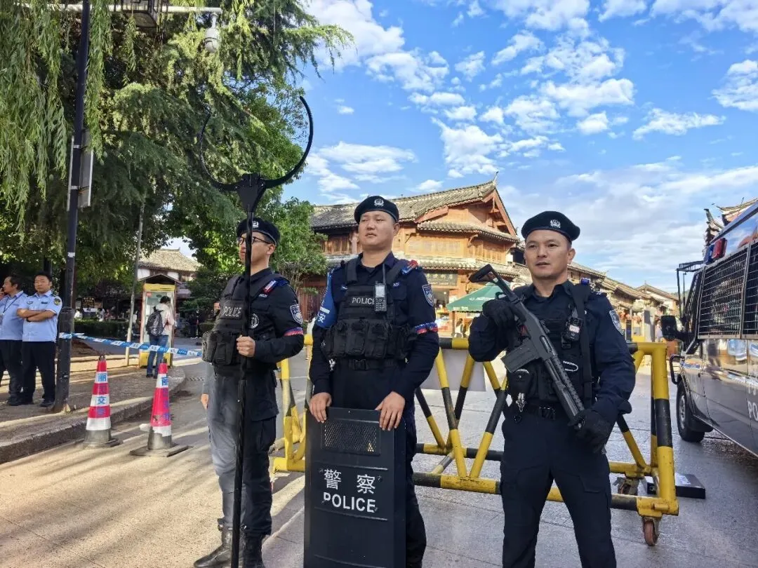 【政法动态】“警”随中考,护航依旧-第24张图片-四季读书网 【政法动态】“警”随中考,护航依旧-第24张图片-四季读书网