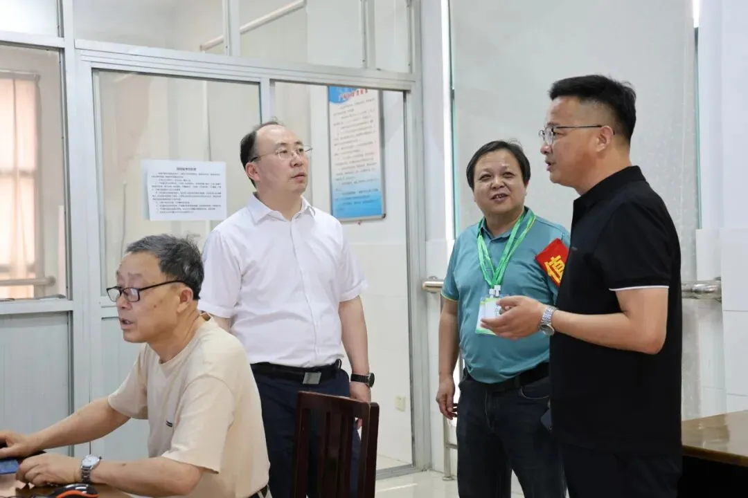 细致检查压实责任 全力护航2026年中考-第4张图片-四季读书网