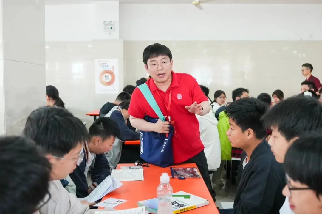 中考首日|乘风启卷,笔下生花-第36张图片-四季读书网 中考首日|乘风启卷,笔下生花-第36张图片-四季读书网