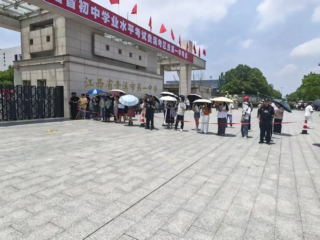 中考首日,贵溪公安再启护航模式!-第6张图片-四季读书网 中考首日,贵溪公安再启护航模式!-第6张图片-四季读书网