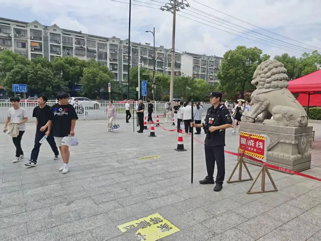 中考首日,贵溪公安再启护航模式!-第8张图片-四季读书网 中考首日,贵溪公安再启护航模式!-第8张图片-四季读书网