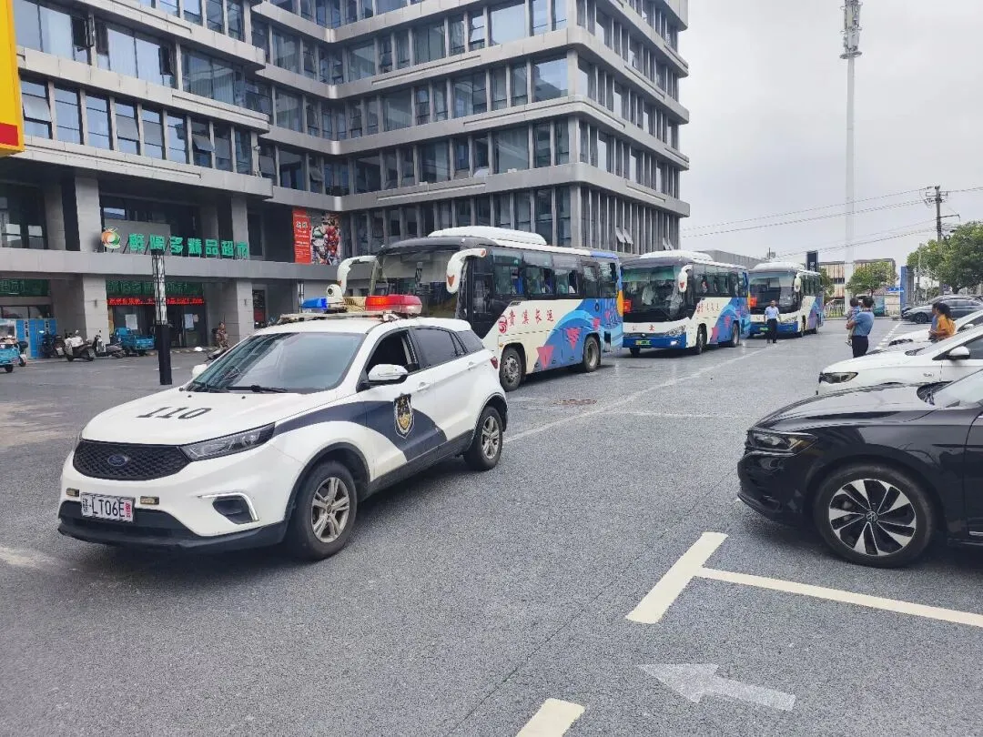 中考首日,贵溪公安再启护航模式!-第13张图片-四季读书网 中考首日,贵溪公安再启护航模式!-第13张图片-四季读书网