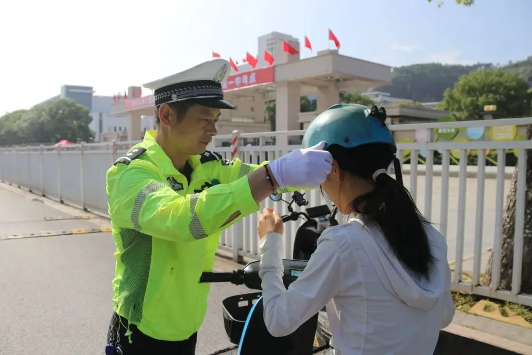 中考首日,贵溪公安再启护航模式!-第24张图片-四季读书网 中考首日,贵溪公安再启护航模式!-第24张图片-四季读书网
