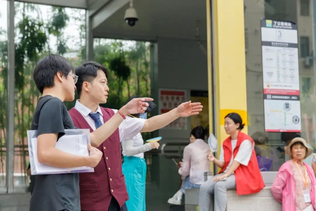 中考首日|少年提笔逐梦,我们暖心“陪考”-第6张图片-四季读书网