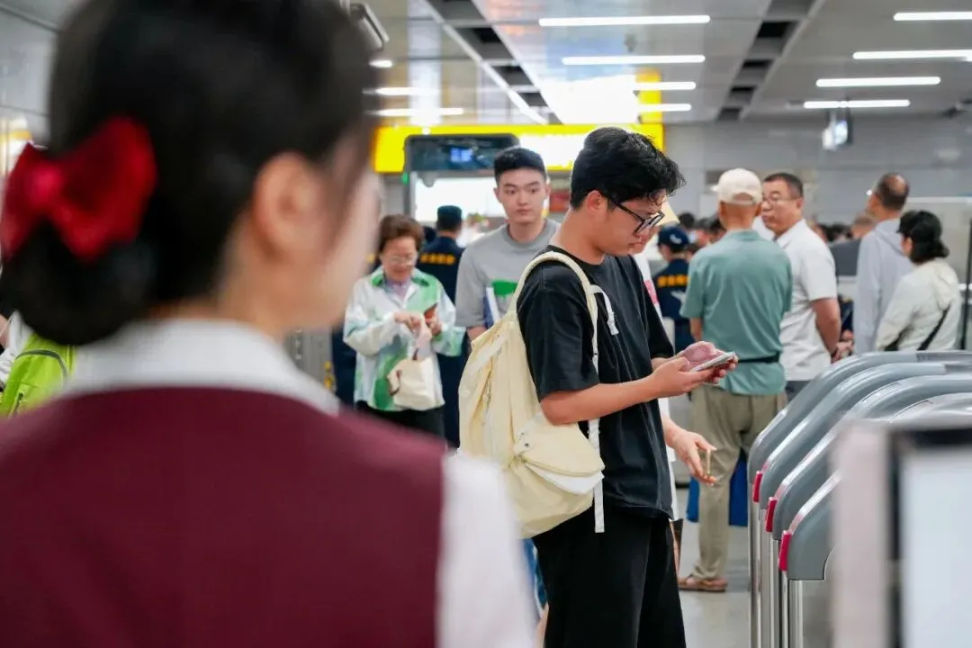 中考首日|少年提笔逐梦,我们暖心“陪考”-第20张图片-四季读书网