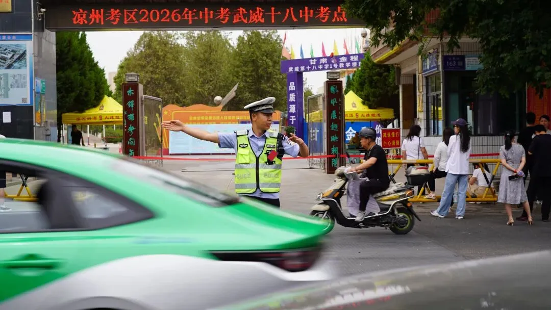 中考第二日,他们的守护依旧“满格”……-第8张图片-四季读书网