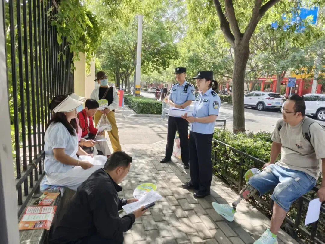 中考第二日,他们的守护依旧“满格”……-第14张图片-四季读书网