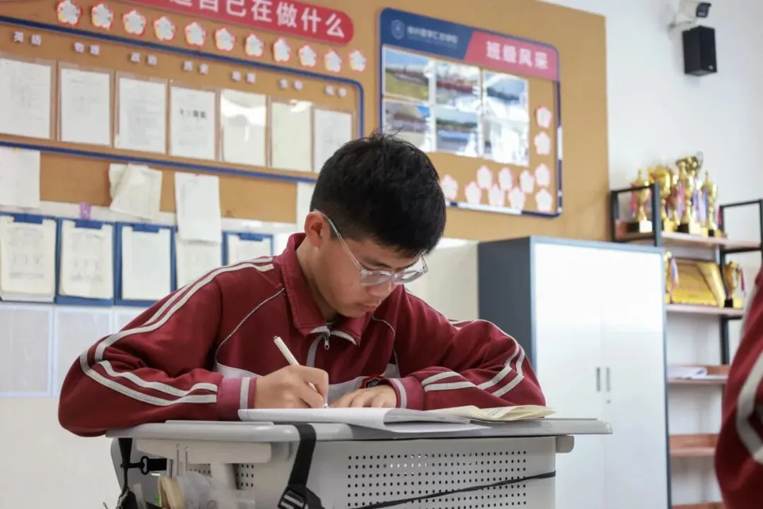 普学汇志|2026届中考备考冲刺纪实-第22张图片-四季读书网 普学汇志|2026届中考备考冲刺纪实-第22张图片-四季读书网