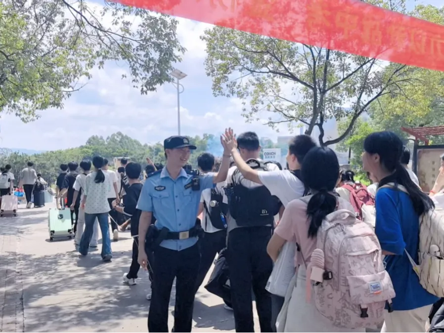 逐梦中考,信丰公安全力护航!-第9张图片-四季读书网 逐梦中考,信丰公安全力护航!-第9张图片-四季读书网