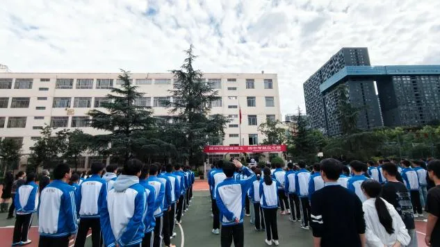 踏坎坷迎难而上,战中考就在今朝 ——昆明铁路五中举行2026年出征壮行动员大会-第7张图片-四季读书网