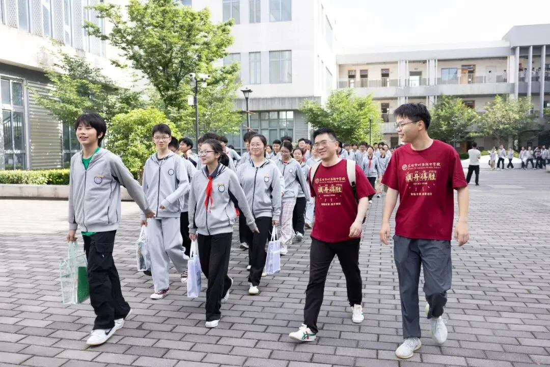 中考·一扬帆|晨光万里护征程 叶中学子试剑芒-第27张图片-四季读书网 中考·一扬帆|晨光万里护征程 叶中学子试剑芒-第27张图片-四季读书网