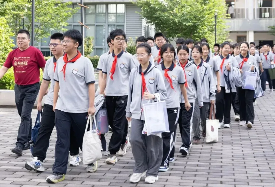 中考·一扬帆|晨光万里护征程 叶中学子试剑芒-第28张图片-四季读书网 中考·一扬帆|晨光万里护征程 叶中学子试剑芒-第28张图片-四季读书网