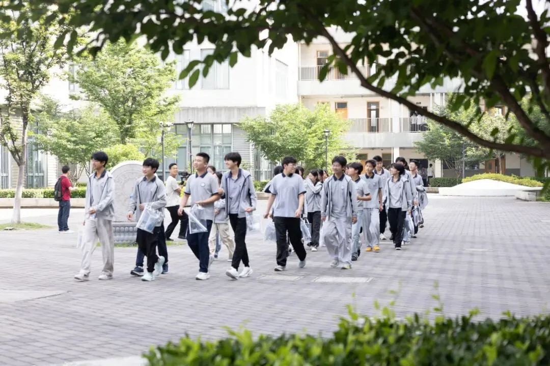 中考·一扬帆|晨光万里护征程 叶中学子试剑芒-第29张图片-四季读书网 中考·一扬帆|晨光万里护征程 叶中学子试剑芒-第29张图片-四季读书网