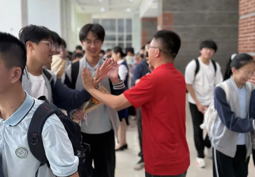 中考开考!少年们加油!-第1张图片-四季读书网 中考开考!少年们加油!-第1张图片-四季读书网