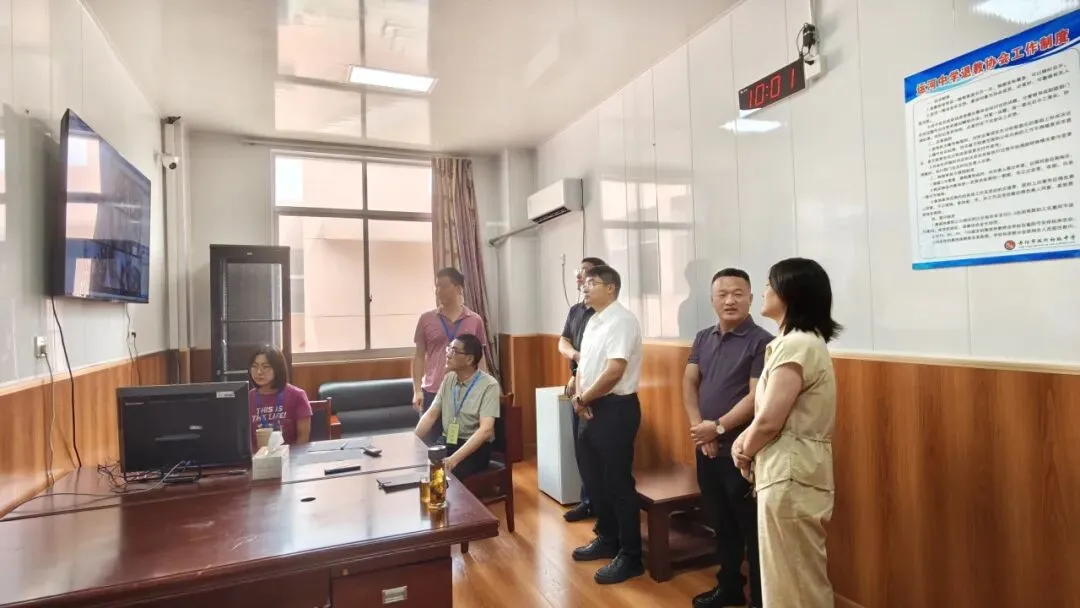 抓实中考保障 深耕教育民生|镇长陈凯带队开展中考慰问活动-第3张图片-四季读书网 抓实中考保障 深耕教育民生|镇长陈凯带队开展中考慰问活动-第3张图片-四季读书网