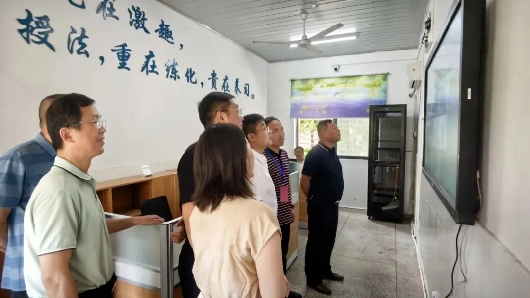 抓实中考保障 深耕教育民生|镇长陈凯带队开展中考慰问活动-第4张图片-四季读书网 抓实中考保障 深耕教育民生|镇长陈凯带队开展中考慰问活动-第4张图片-四季读书网