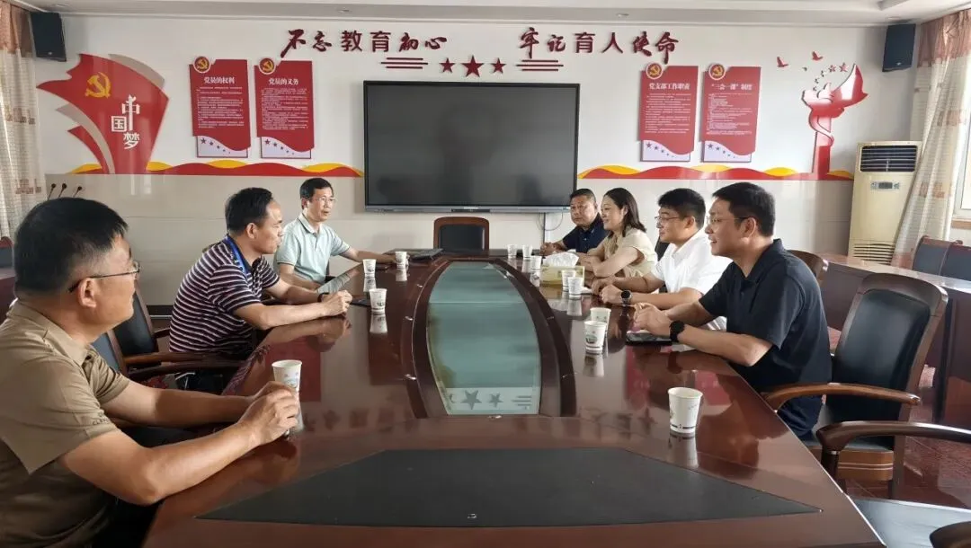 抓实中考保障 深耕教育民生|镇长陈凯带队开展中考慰问活动-第6张图片-四季读书网 抓实中考保障 深耕教育民生|镇长陈凯带队开展中考慰问活动-第6张图片-四季读书网