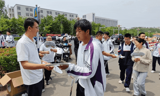 院校新声 | 抓实中考宣传服务 守护规范招生底线-第1张图片-四季读书网