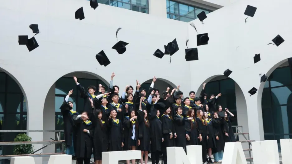 中考后另一种选择:26届位毕业生人均4份名校录取,100%进入世界前60大学!-第8张图片-四季读书网