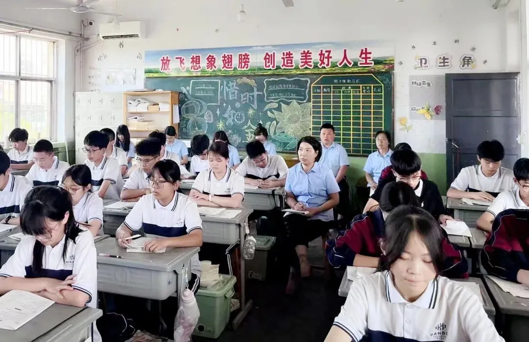 【校园新闻】中考冲刺路 师者伴我行 | 绛县汉德三维学校中考教师护航纪实-第11张图片-四季读书网