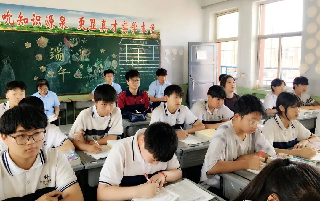 【校园新闻】中考冲刺路 师者伴我行 | 绛县汉德三维学校中考教师护航纪实-第12张图片-四季读书网