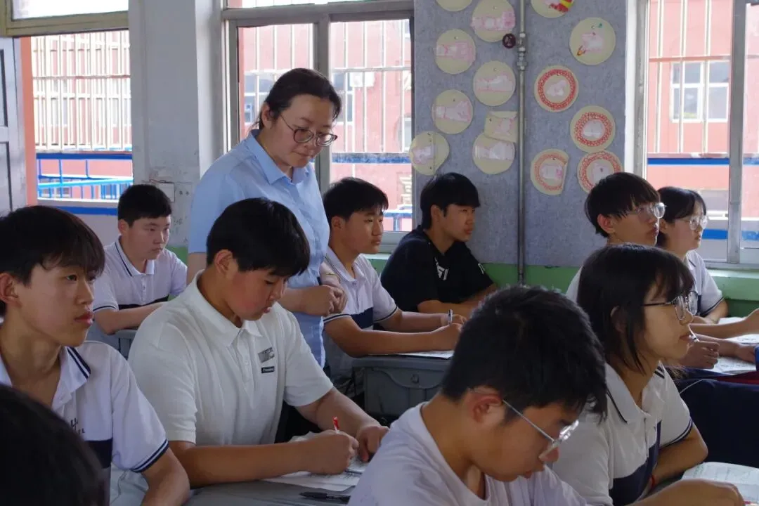 【校园新闻】中考冲刺路 师者伴我行 | 绛县汉德三维学校中考教师护航纪实-第19张图片-四季读书网