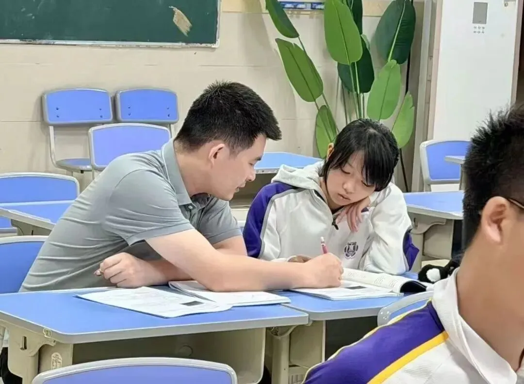 诚邀中考预估650分以上的学生、有专长的艺术热爱者、偏科的黑马,共赴一场“高能青春”-第31张图片-四季读书网 诚邀中考预估650分以上的学生、有专长的艺术热爱者、偏科的黑马,共赴一场“高能青春”-第31张图片-四季读书网
