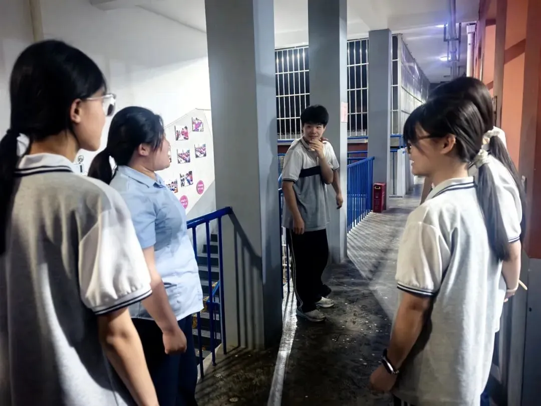 【校园新闻】中考冲刺路 师者伴我行 | 绛县汉德三维学校中考教师护航纪实-第25张图片-四季读书网