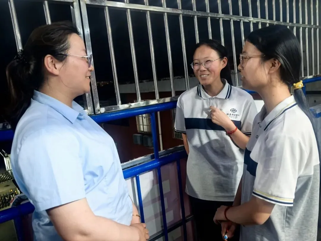 【校园新闻】中考冲刺路 师者伴我行 | 绛县汉德三维学校中考教师护航纪实-第26张图片-四季读书网