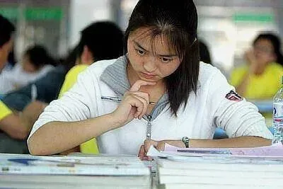 高考试卷考完统一销毁:守住千万人公平的底层制度设计-第2张图片-四季读书网 高考试卷考完统一销毁:守住千万人公平的底层制度设计-第2张图片-四季读书网