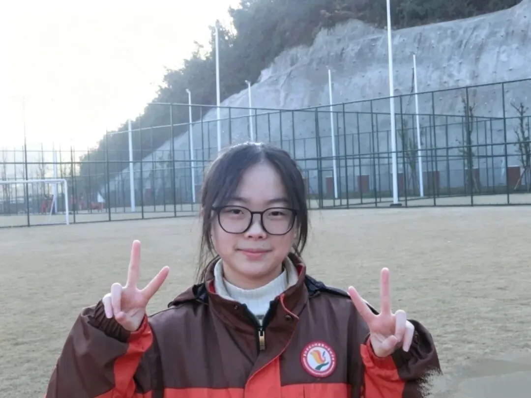 【星辰中考祝福 】学长学姐来助力 · 少年六月载荣光-第32张图片-四季读书网