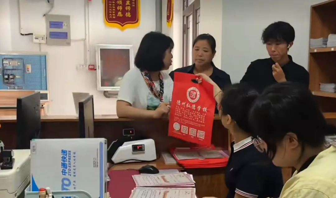 中考择校热持续升温!德州弘德学校开放日人气爆棚,实地探校正当时.-第6张图片-四季读书网 中考择校热持续升温!德州弘德学校开放日人气爆棚,实地探校正当时.-第6张图片-四季读书网