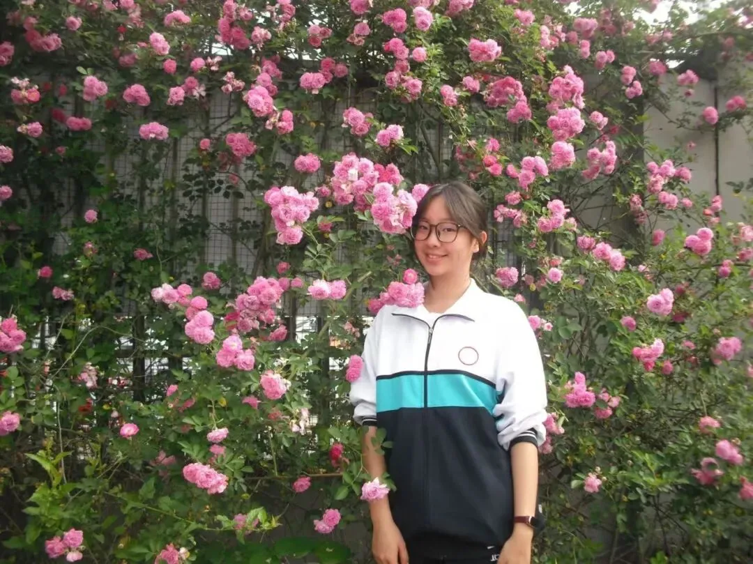 【星辰中考祝福 】学长学姐来助力 · 少年六月载荣光-第52张图片-四季读书网