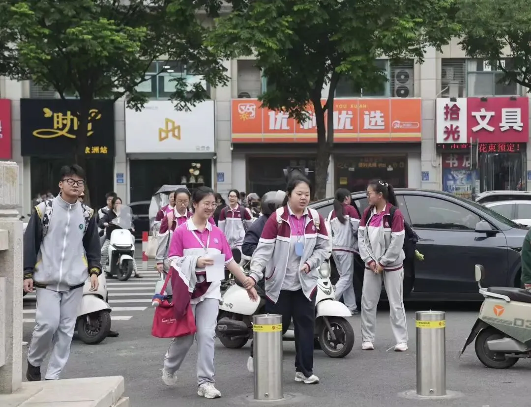 中考必胜!现场直击-第5张图片-四季读书网 中考必胜!现场直击-第5张图片-四季读书网