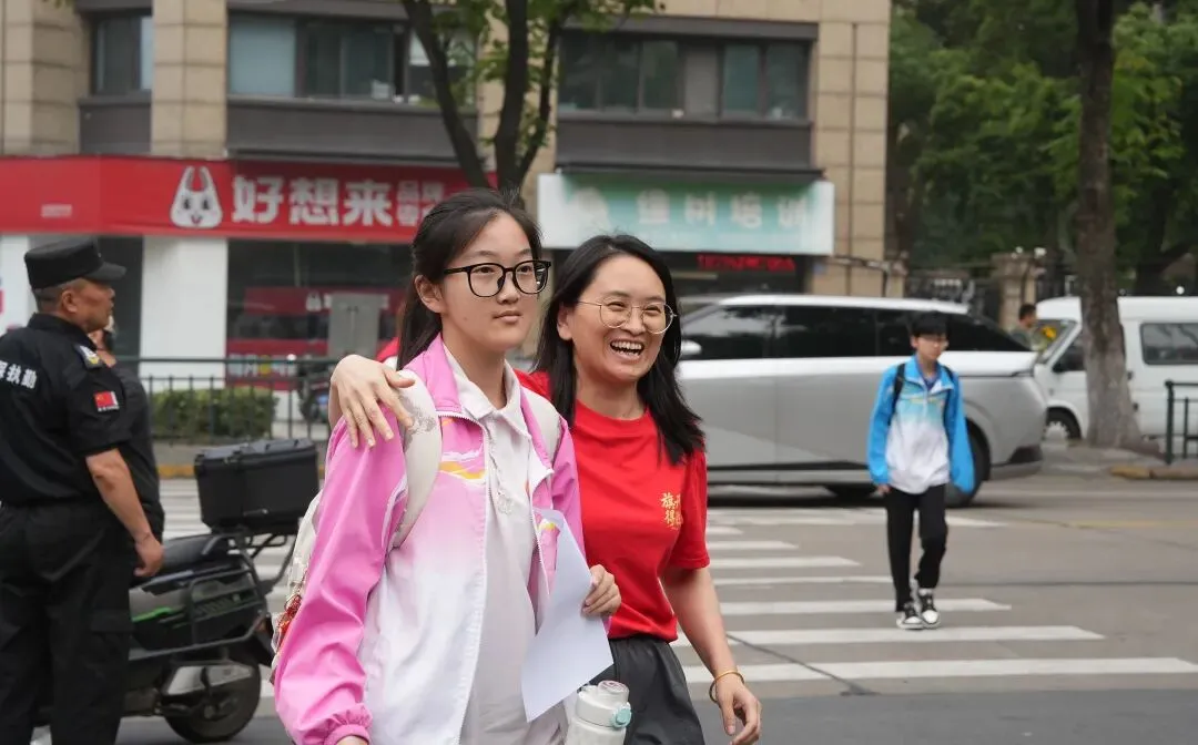 中考必胜!现场直击-第17张图片-四季读书网 中考必胜!现场直击-第17张图片-四季读书网
