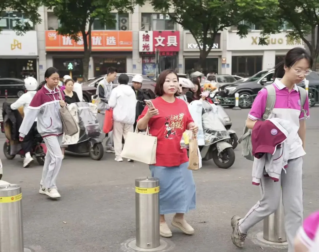 中考必胜!现场直击-第20张图片-四季读书网 中考必胜!现场直击-第20张图片-四季读书网