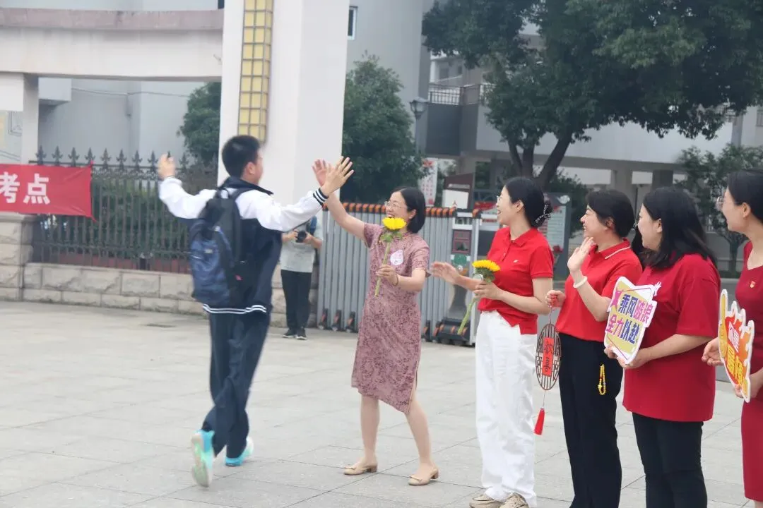 中考加油! | 执少年笔墨,绘青春华章-第28张图片-四季读书网 中考加油! | 执少年笔墨,绘青春华章-第28张图片-四季读书网