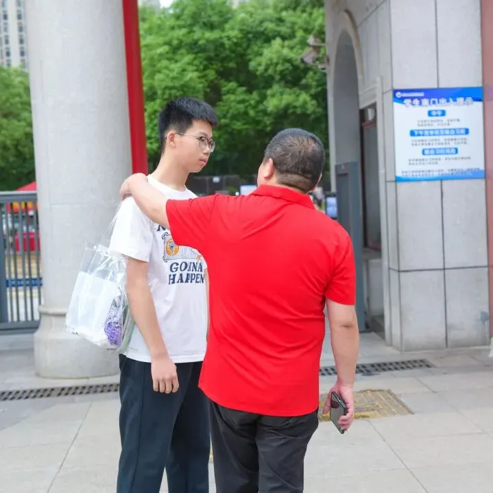 中考首日 | 三年砺剑,乘风逐梦-第9张图片-四季读书网