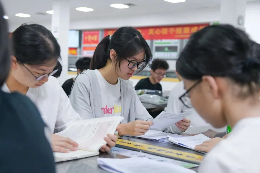 中考首日 | 三年砺剑,乘风逐梦-第13张图片-四季读书网