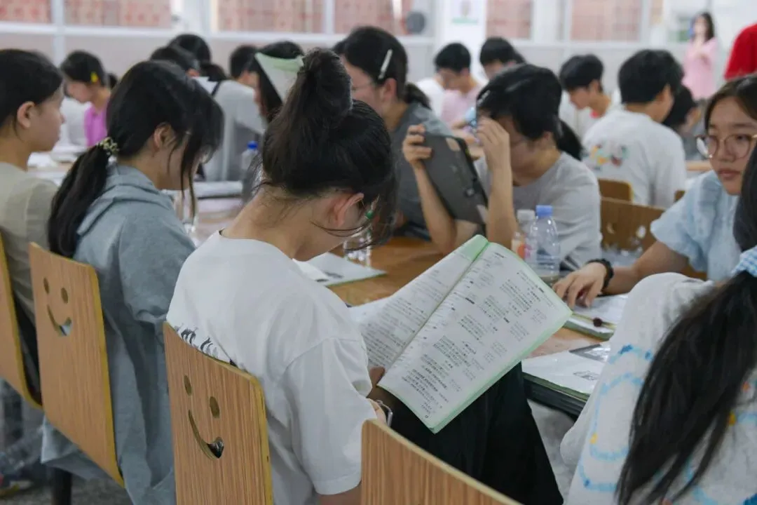 中考首日 | 三年砺剑,乘风逐梦-第16张图片-四季读书网