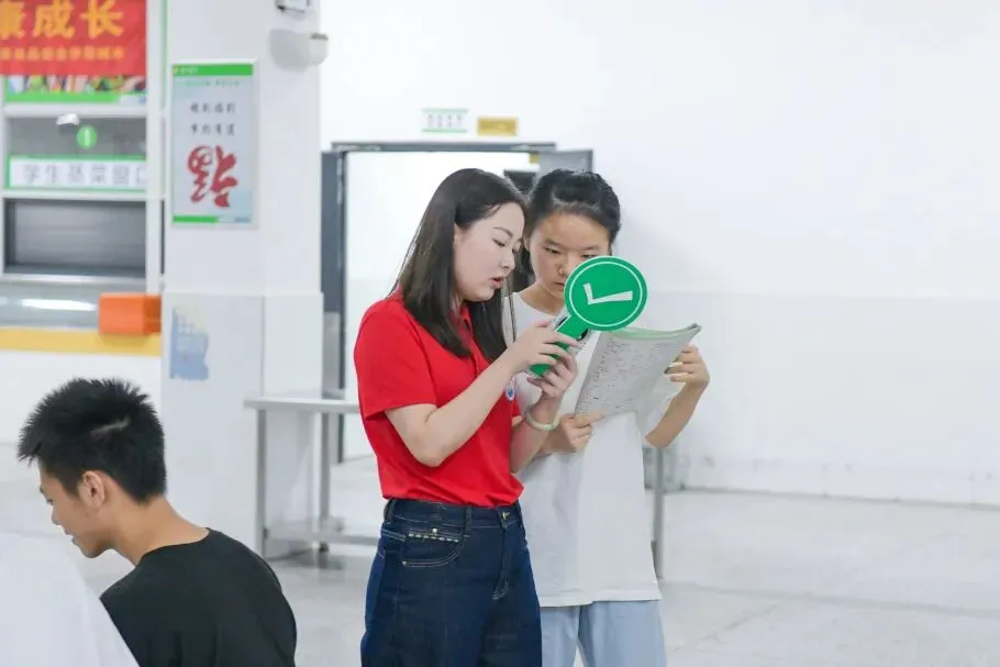 中考首日 | 三年砺剑,乘风逐梦-第21张图片-四季读书网